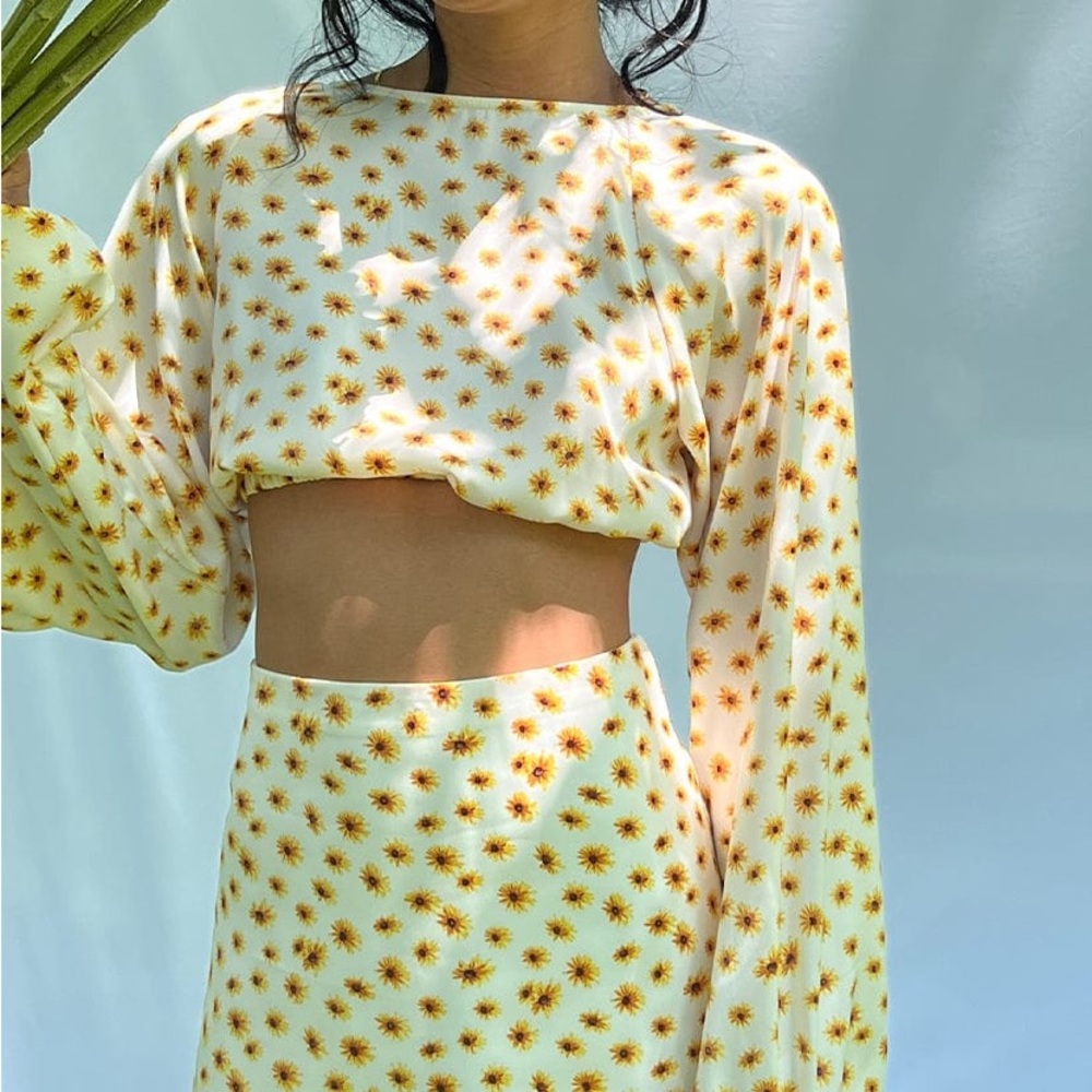 WeWoreWhat Billow Sleeve Ditsy Daisies Top Medium